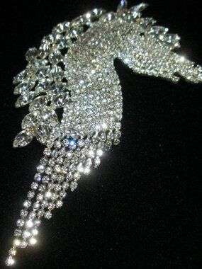 KIRKS FOLLY CRYSTAL RHINESTONE HORSE HEAD W/DANGLES BROOCH-GORGEOUS
